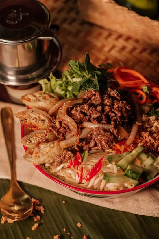 Bun bò nems