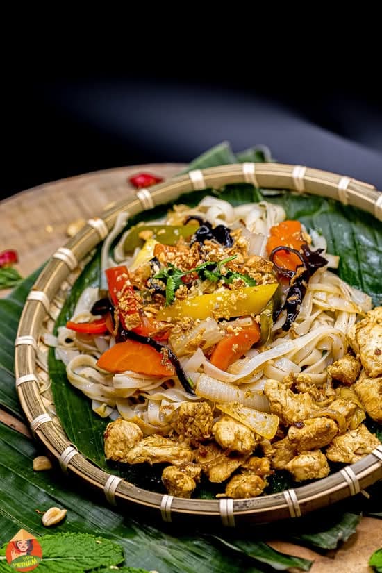 Pâtes de riz sautées au poulet